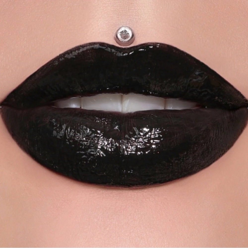 Weirdo By J Star BNWT in The Supreme Gloss & everyone loves some Jeffree Star ⭐️